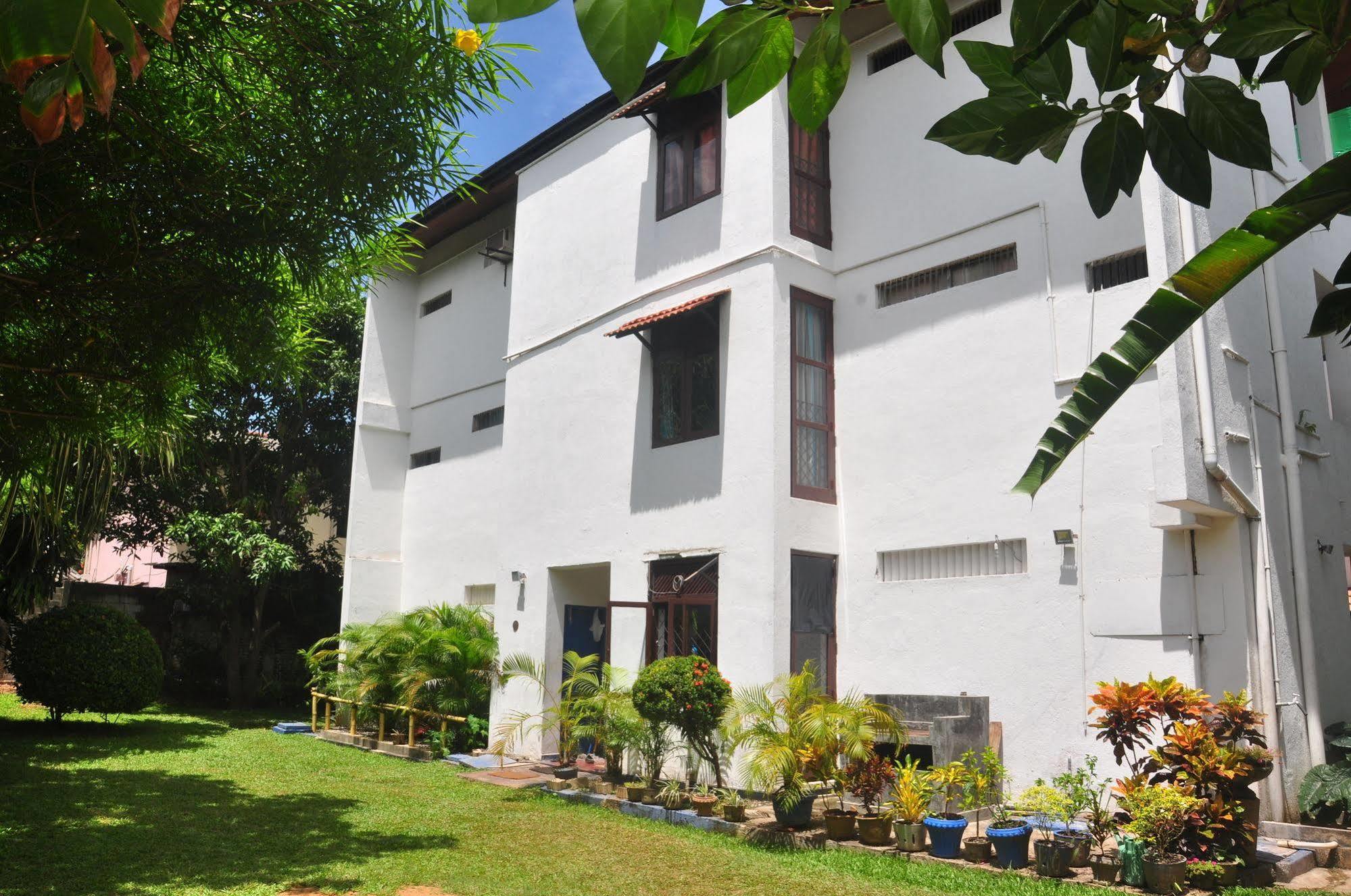 Blue Seas Guest House Dehiwala-Mount Lavinia Exteriér fotografie
